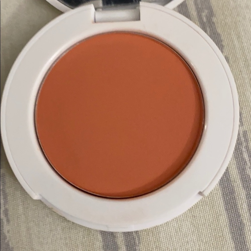 Gigi Grogeous Blush : Aurhentic
